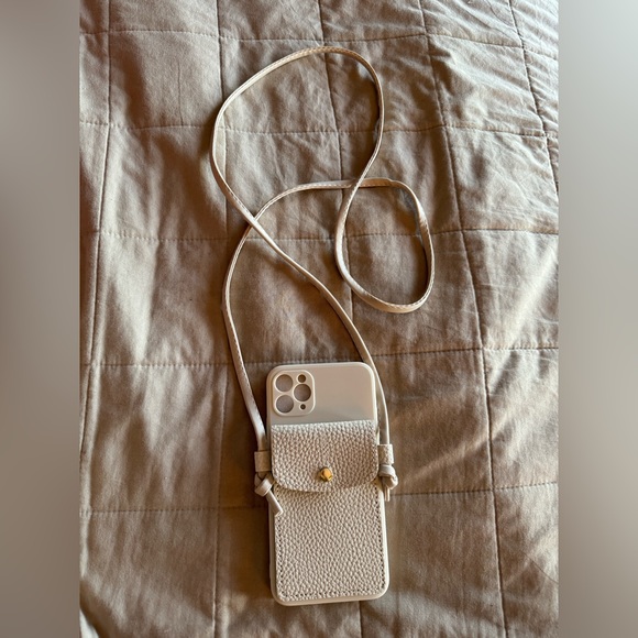 New never used Iphone case that fits 11 pro max 3" x 6". - Picture 1 of 3